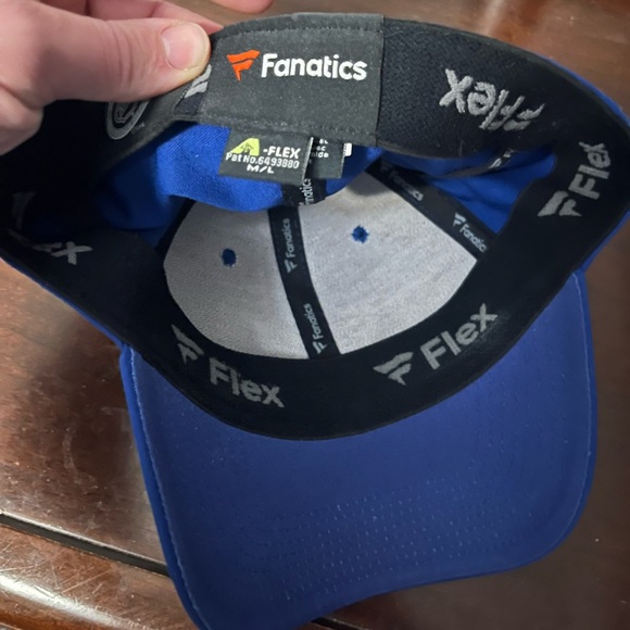 Toronto maple leafs hat - Picture 3 of 3